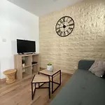 Charmant 2 pièces au cœur du port Lympia
